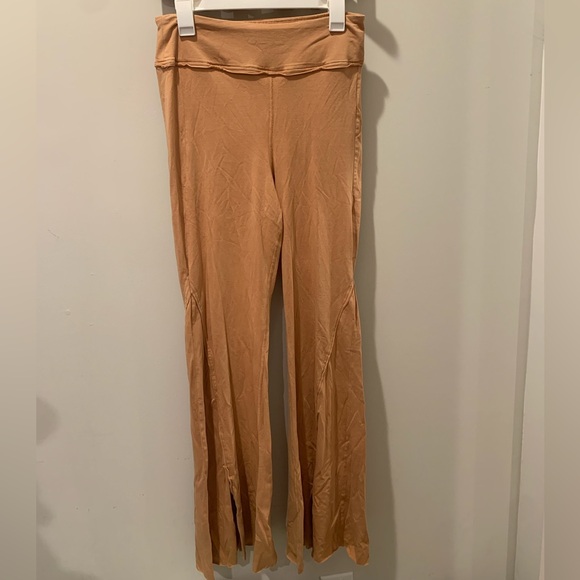Free People FP Movement Hot Shot Kick Flare Tan High Rise Split Hem Pants Large - Picture 3 of 6